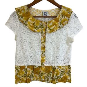 Ivy Jane Lace and Floral Short Sleeve Top. Size Small. Great Condition!!